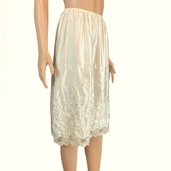 Victoria's Secret Other - Victoria’s Secret Jewels by SLT Vintage Half Slip, Cream |L